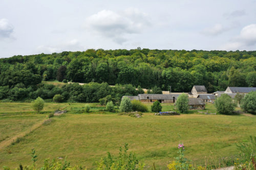 Restaurant Le Sakli à Saint-Wandrille. Atelier Cosme Architecture. Vue sur la vallée de Fontenelle